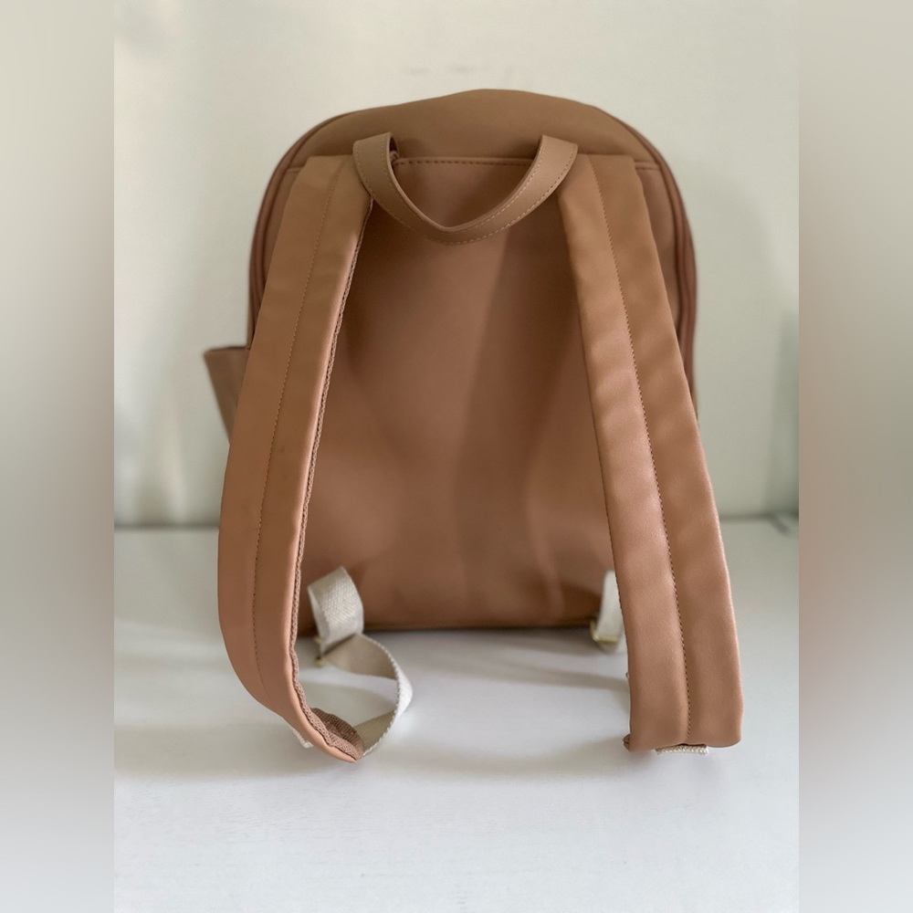 Skip Hop Greenwich Chic Diaper Bag Backpack Beige
Large Unisex - Picture 2 of 11